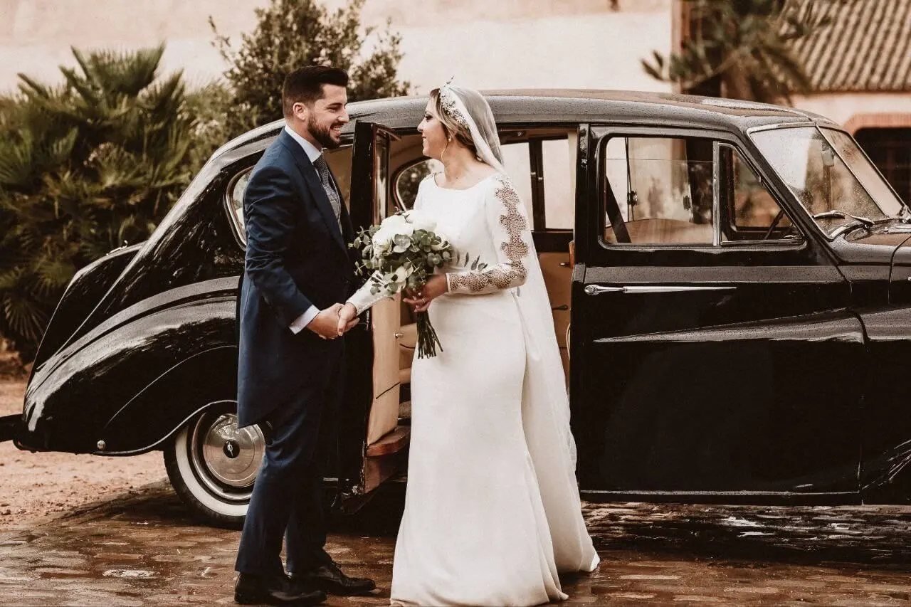 Coche de época para bodas — Legado Romano