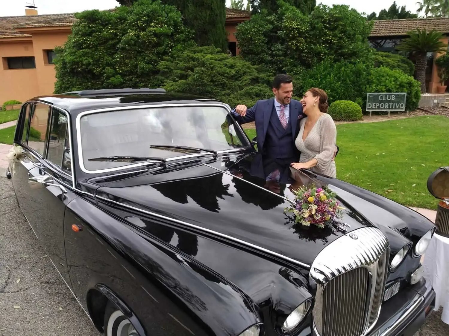 Coche de época para bodas — Legado Romano