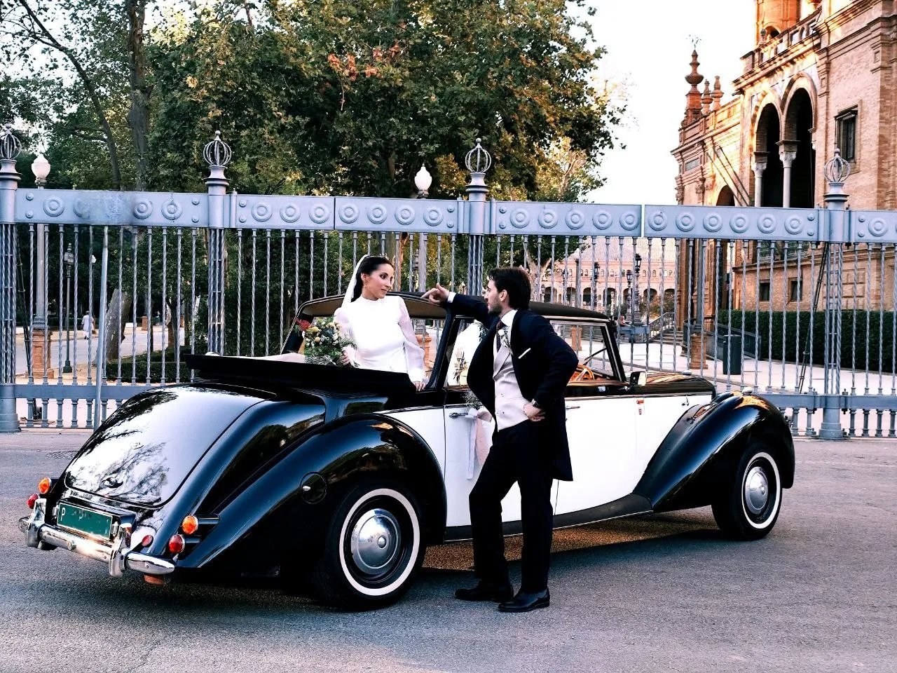 Coche de época para bodas — Legado Romano