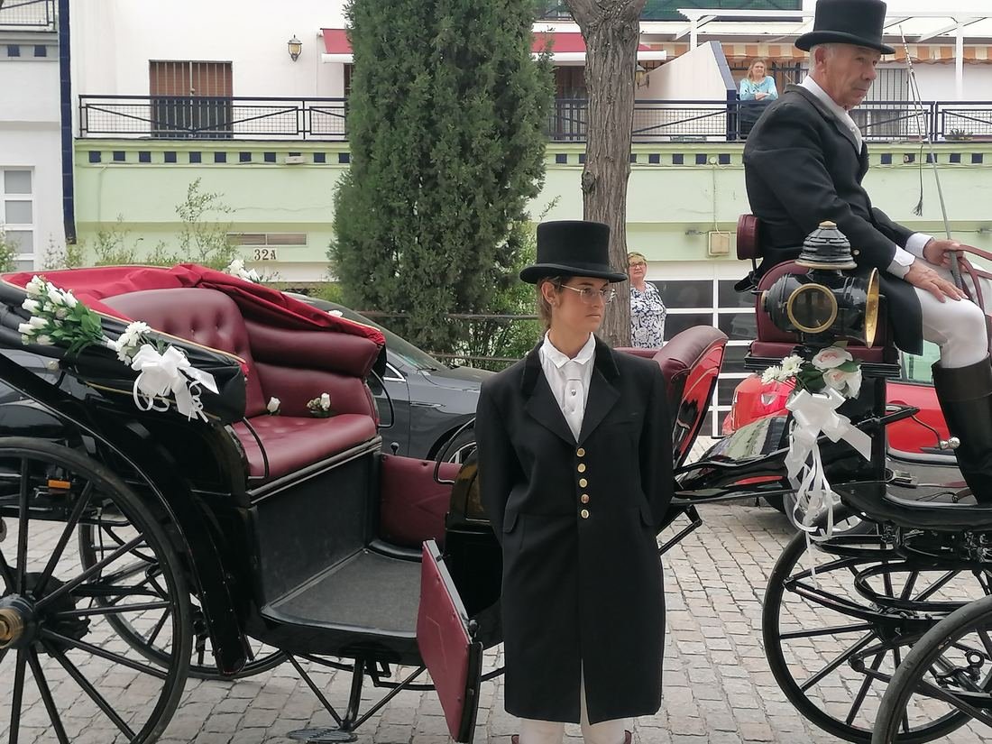 Boda real de Legado Romano — llegada en coche de caballos