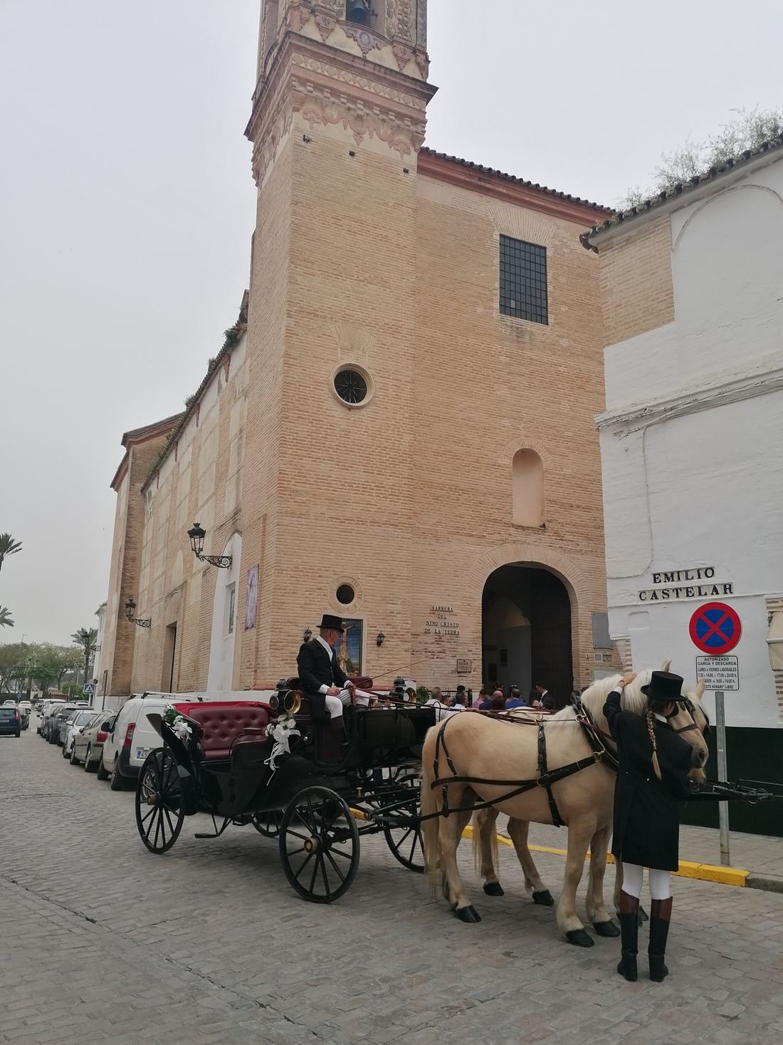 Boda real de Legado Romano — llegada en coche de caballos