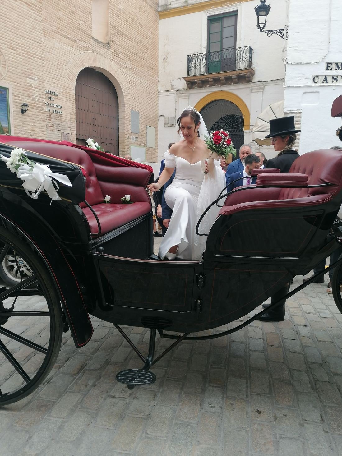 Boda real de Legado Romano — llegada en coche de caballos