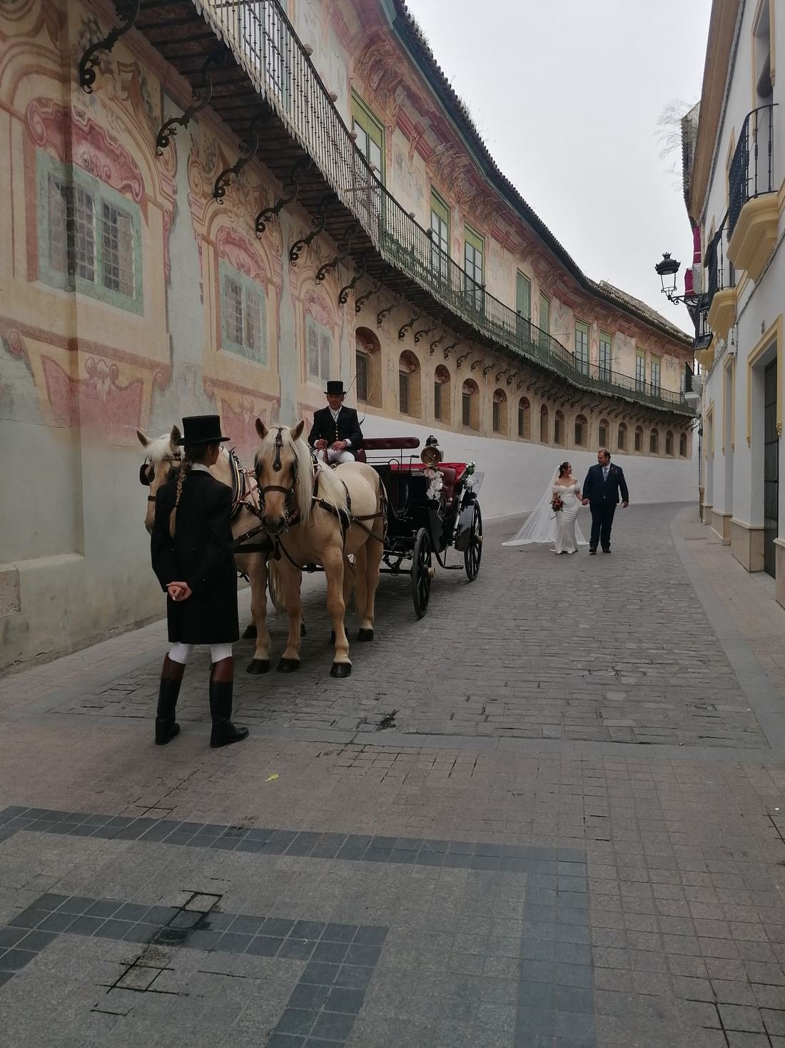 Boda real de Legado Romano — llegada en coche de caballos
