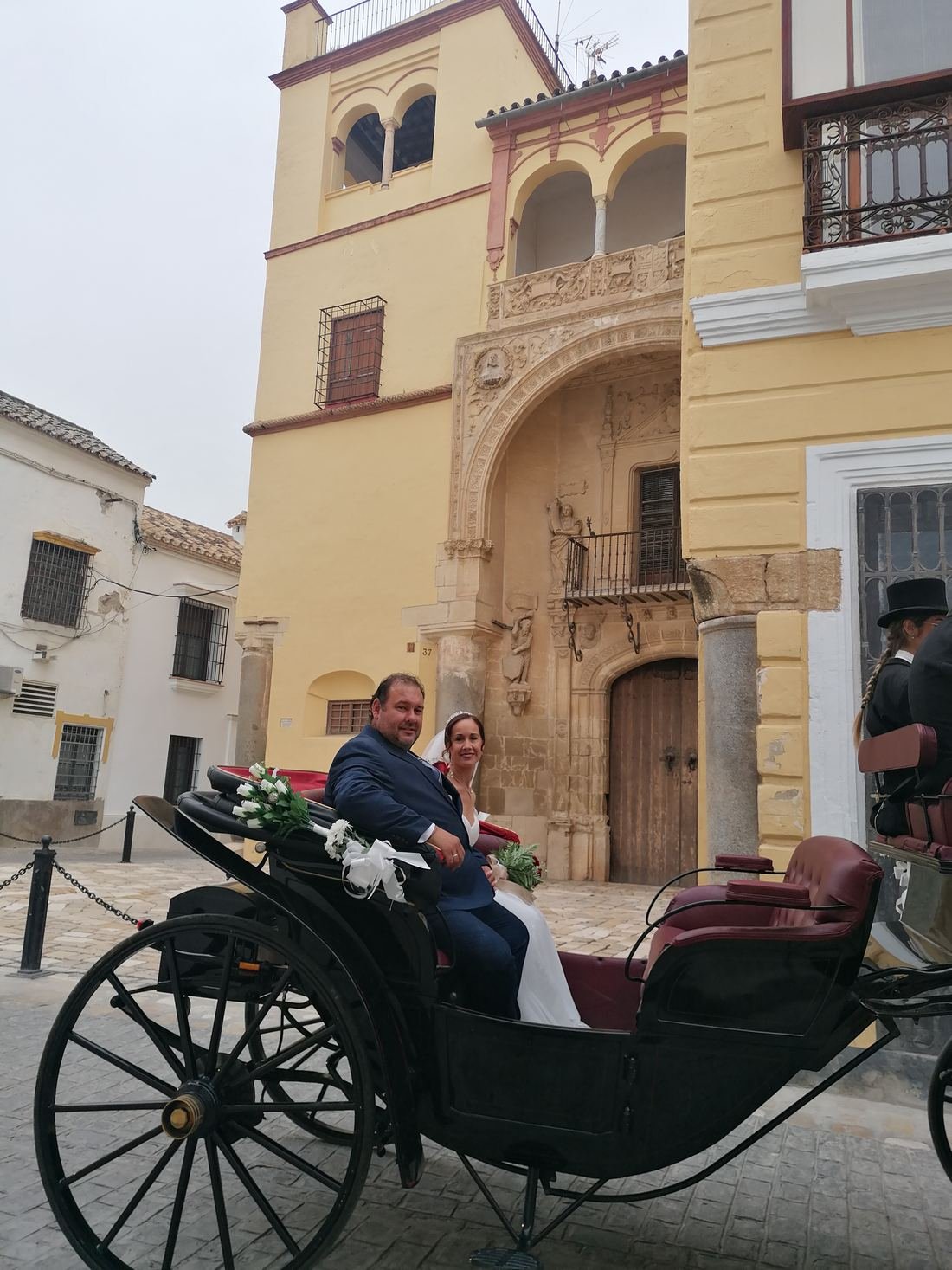 Boda real de Legado Romano — llegada en coche de caballos
