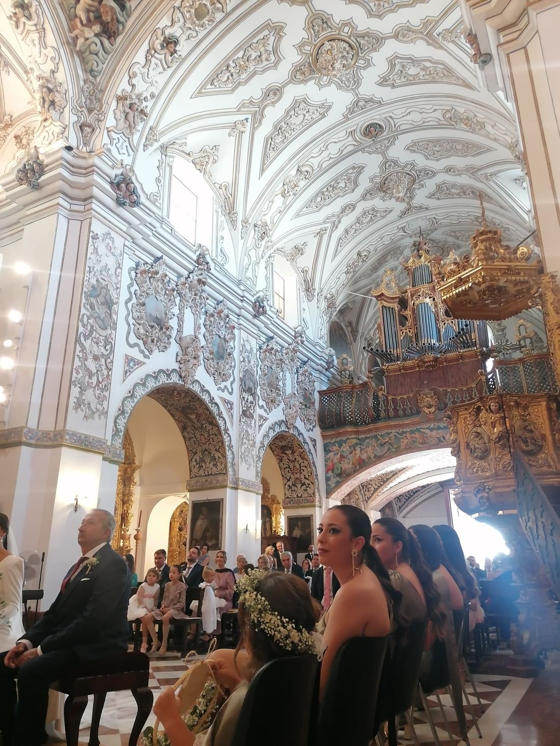 Ceremonia de boda en un templo barroco — Legado Romano