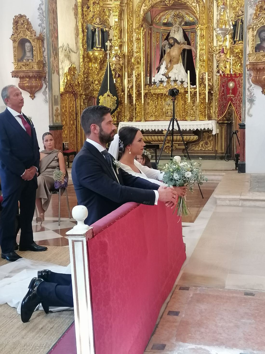 Ceremonia de boda en un templo barroco — Legado Romano