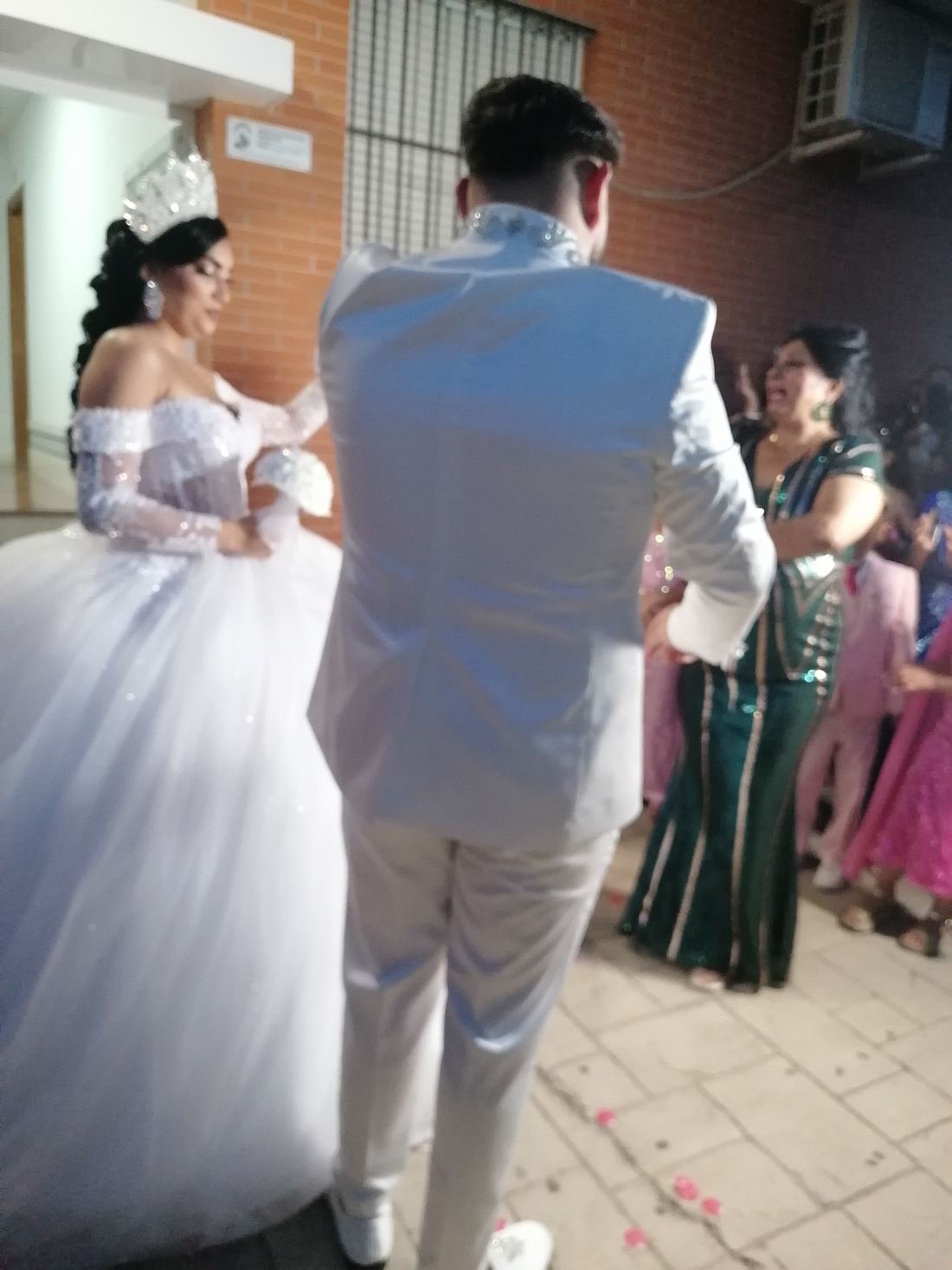 Boda real de Legado Romano — llegada en coche de caballos